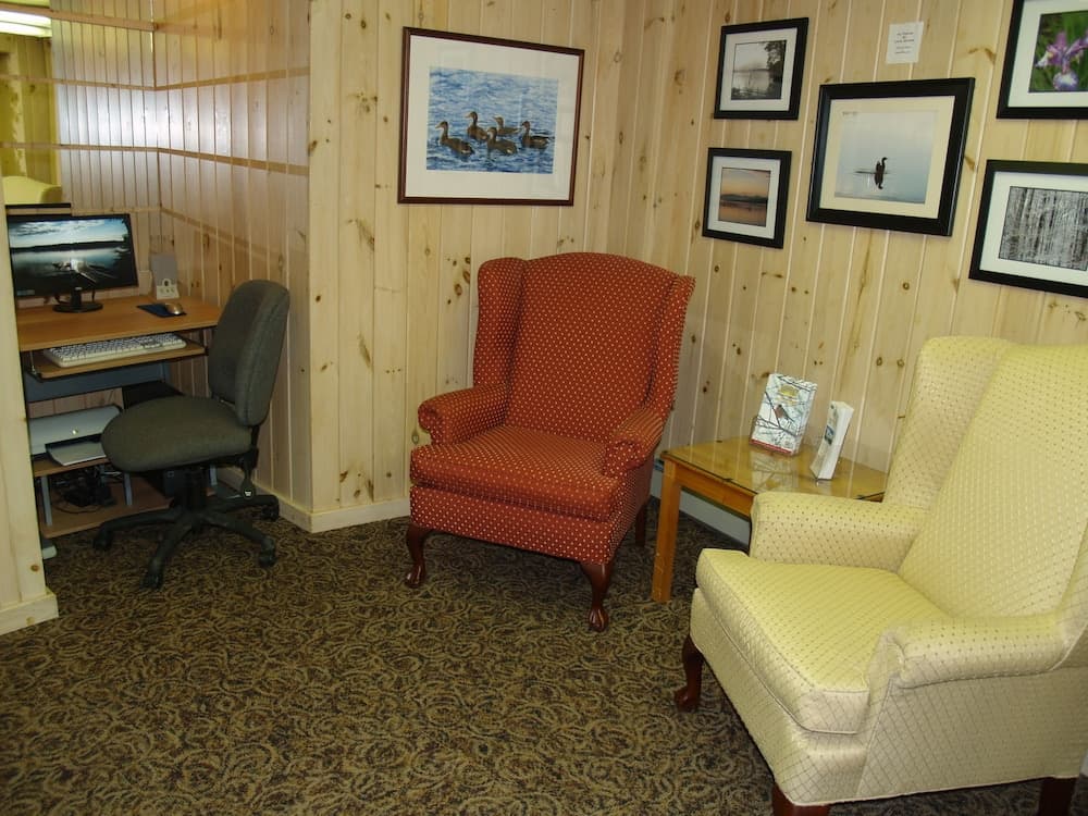 Lobby lounge