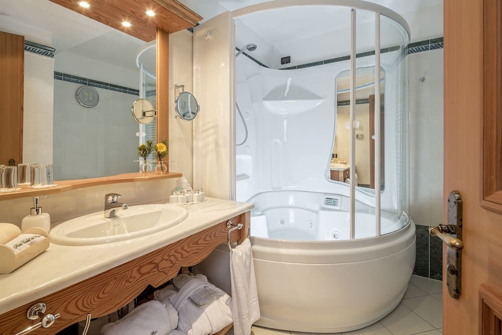 Jetted tub