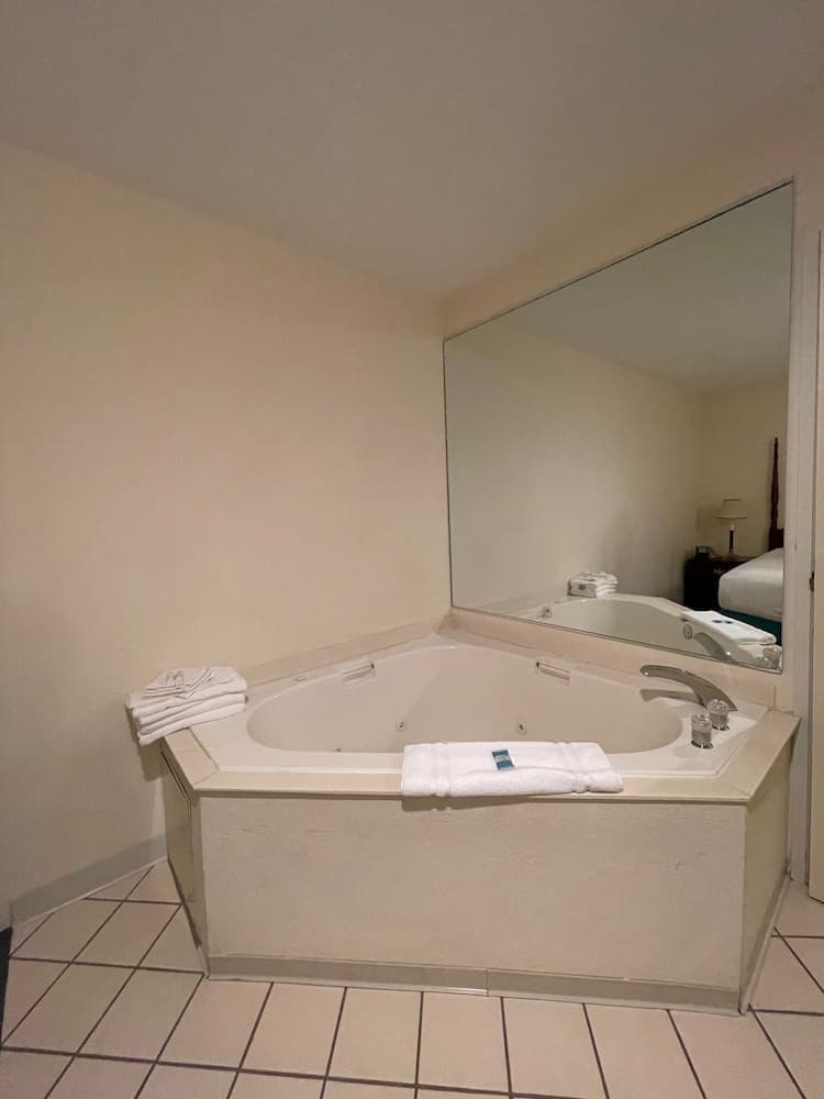 Jetted tub