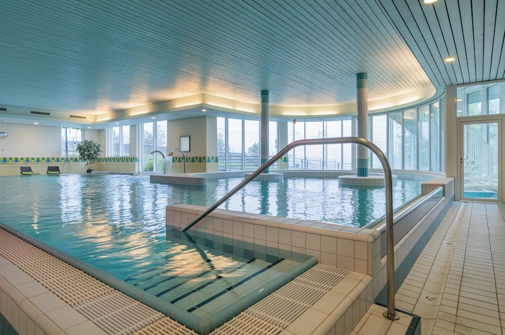 Indoor spa tub
