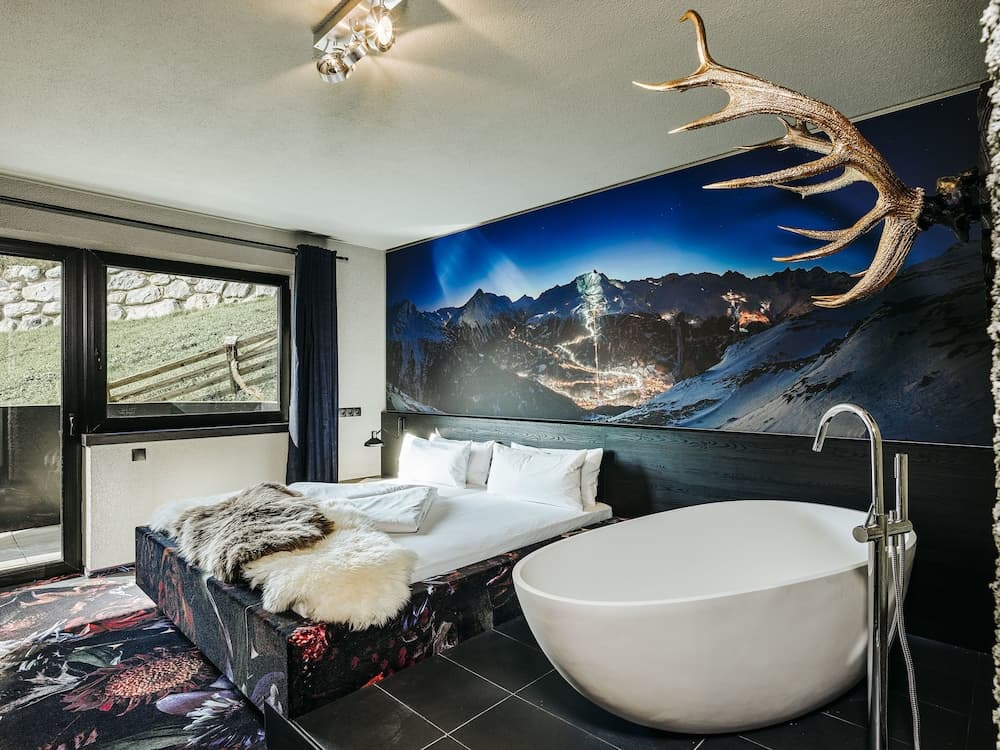 Deep soaking bathtub