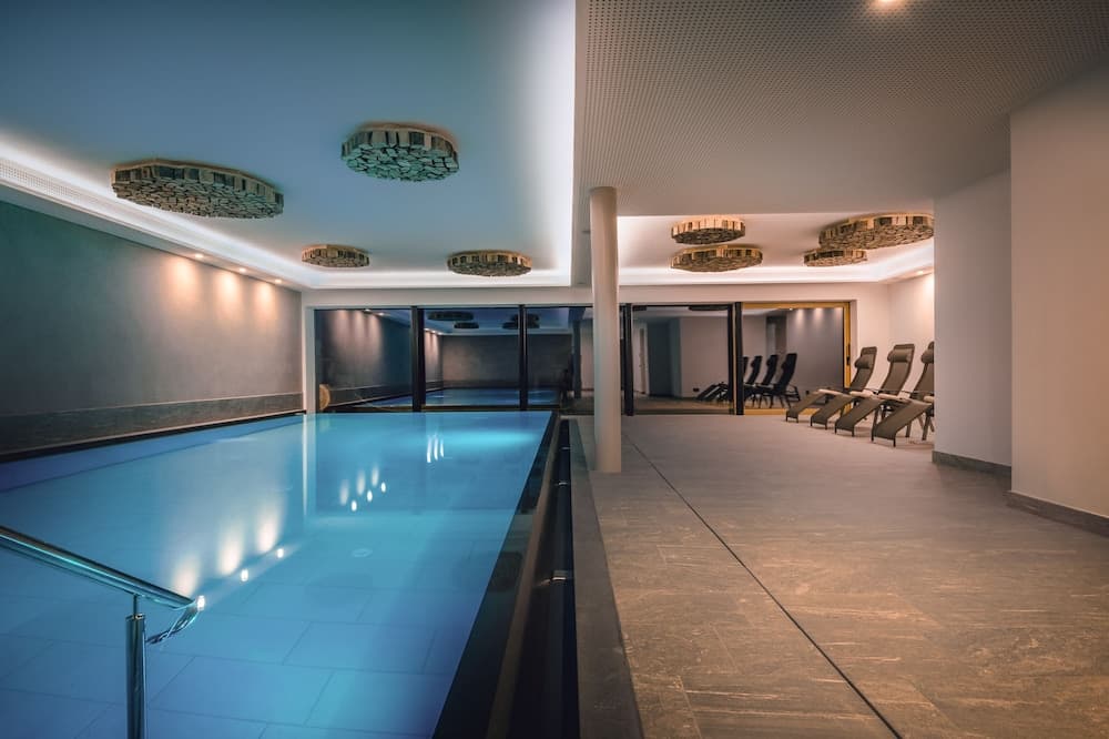 Exercise/lap pool