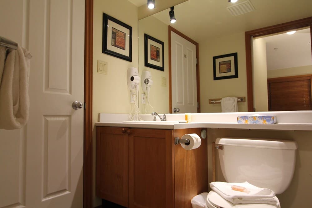 Bathroom sink