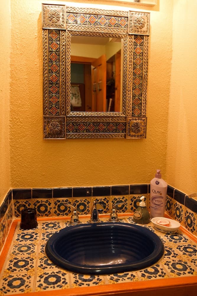 Bathroom sink