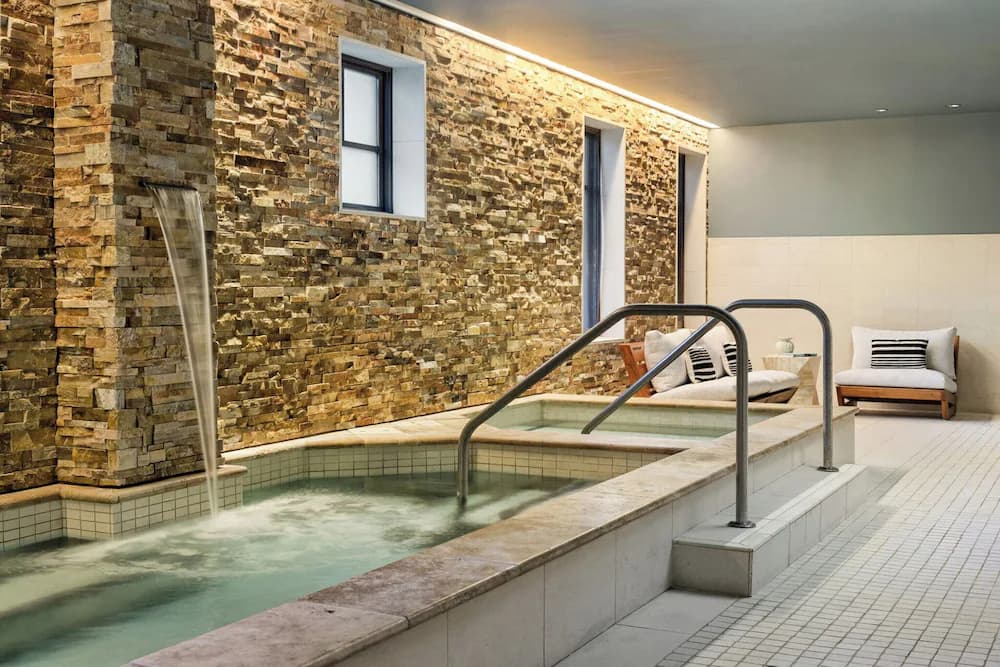 Indoor spa tub