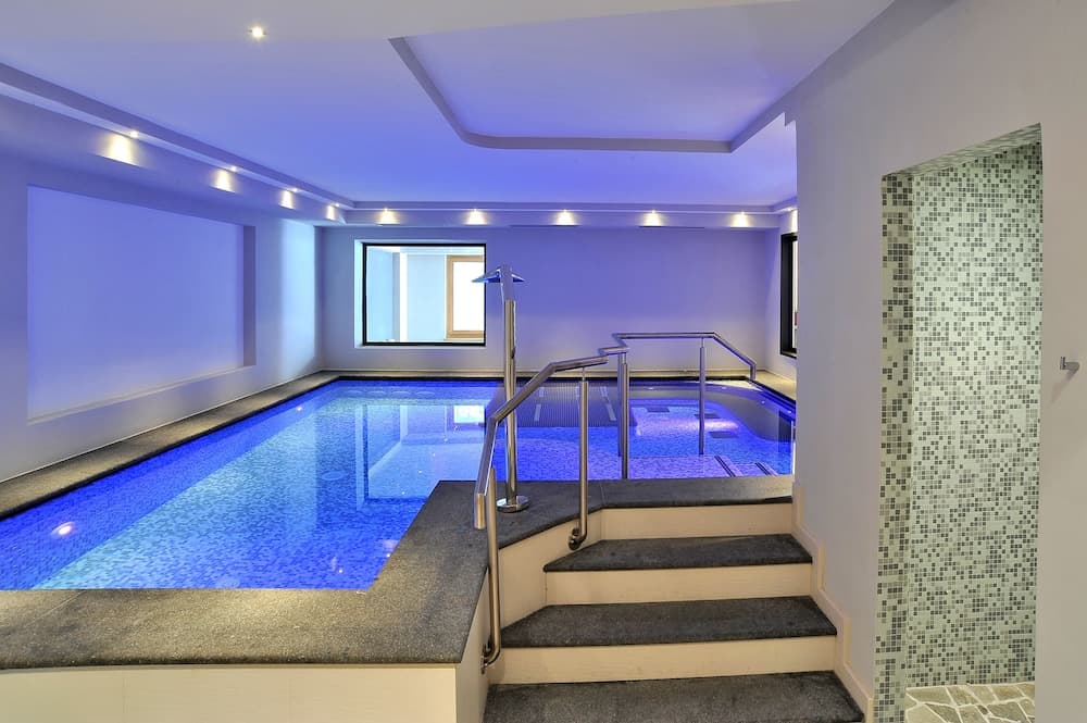 Pool waterfall