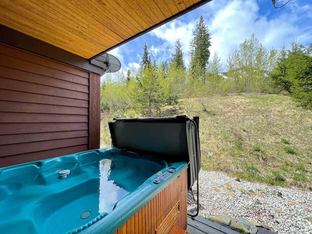 Private spa tub