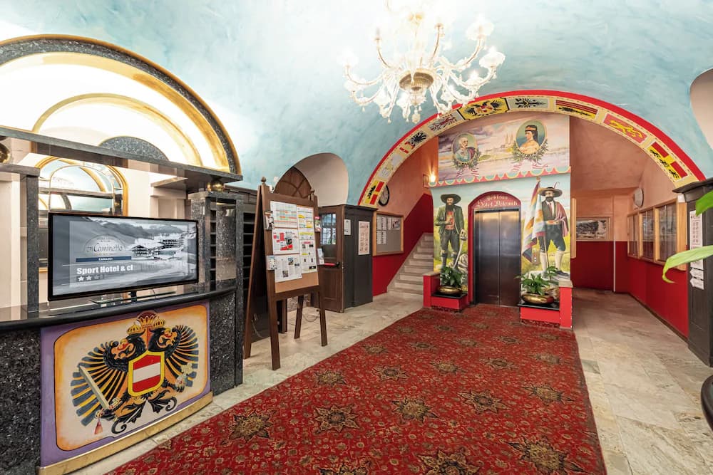 Lobby lounge