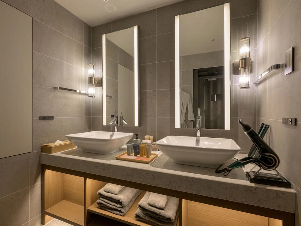 Bathroom sink