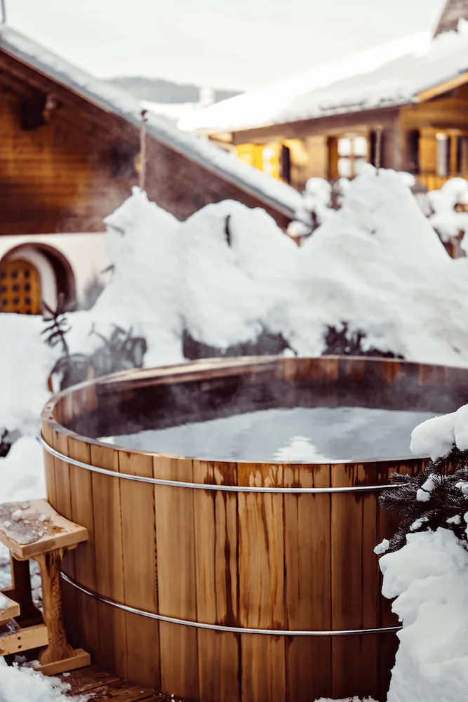 Outdoor spa tub