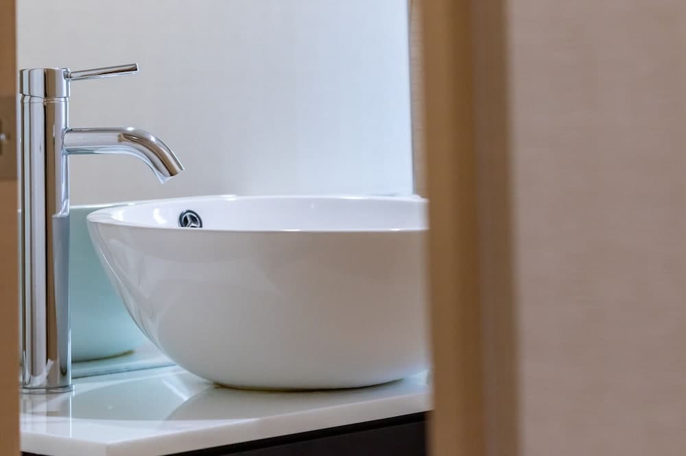 Bathroom sink