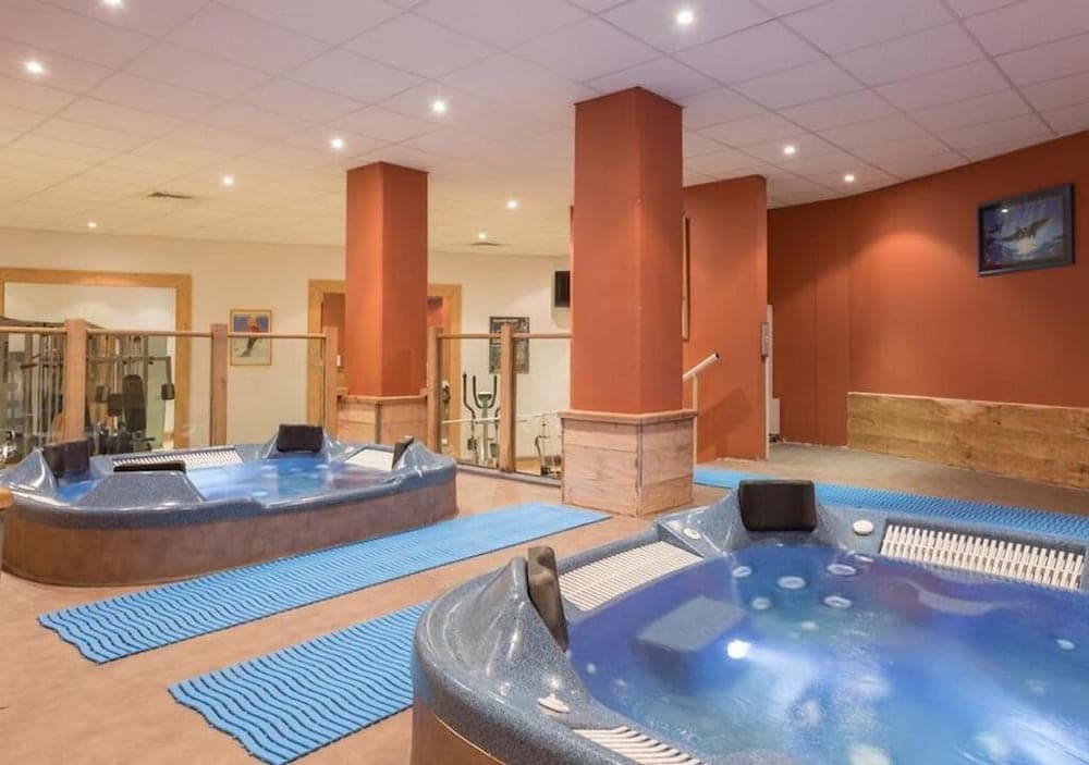 Indoor spa tub