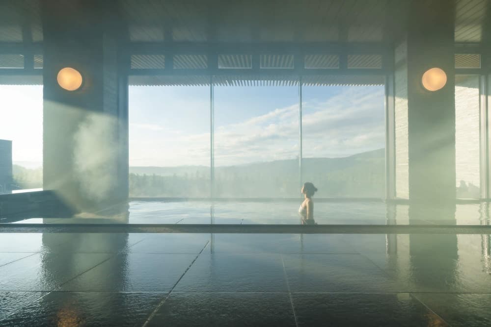 Indoor spa tub