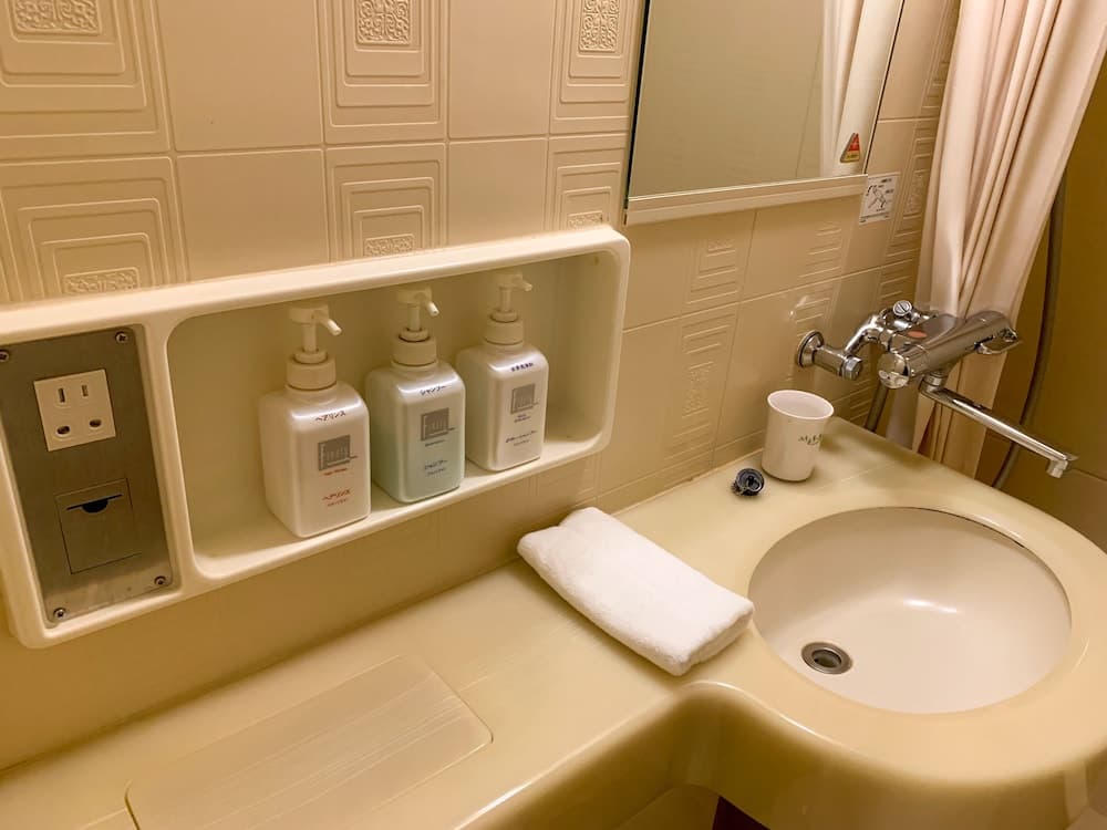 Bathroom amenities