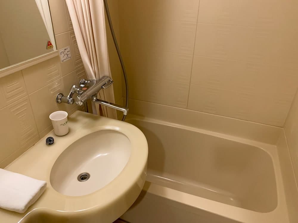Bathroom sink