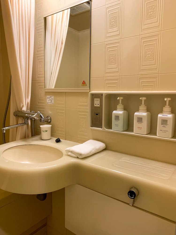 Bathroom sink