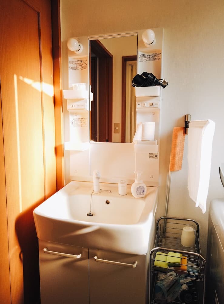 Bathroom sink