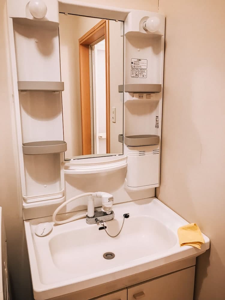 Bathroom sink