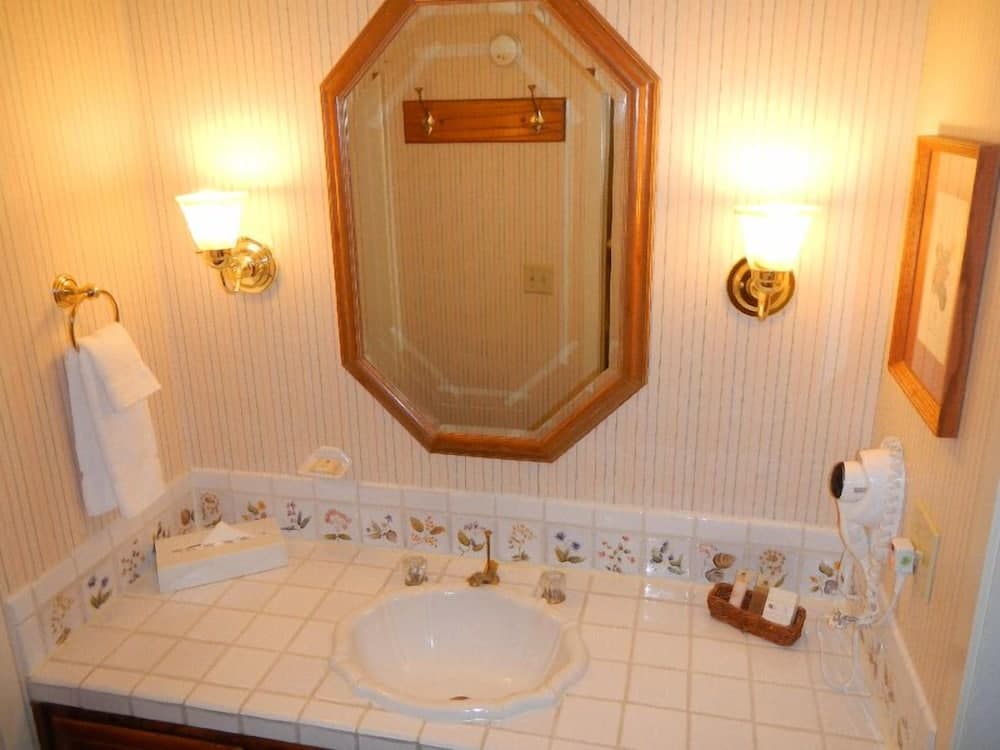 Bathroom sink