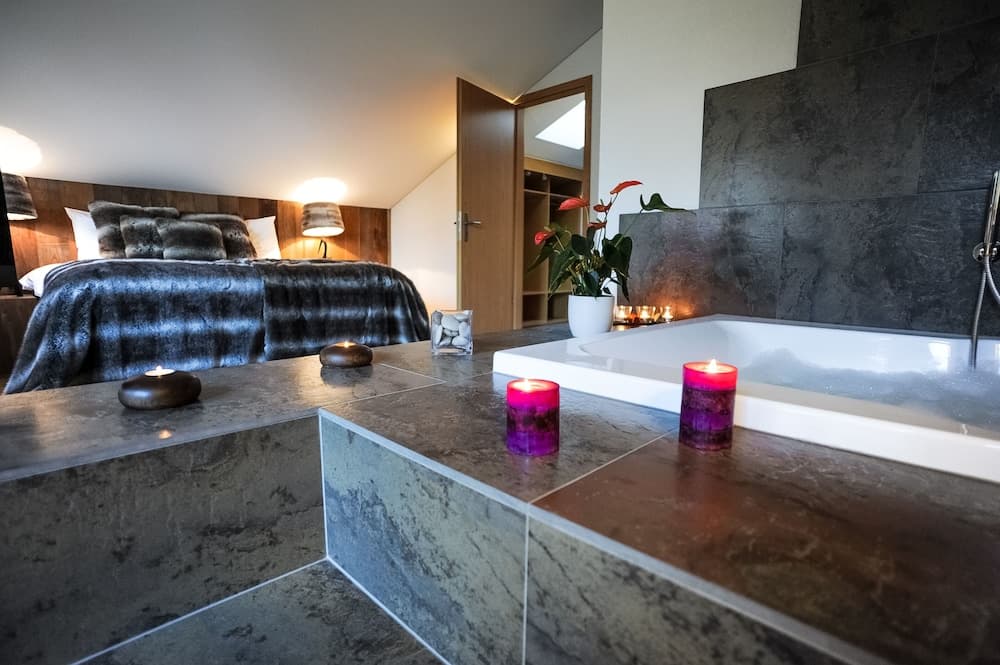 Jetted tub