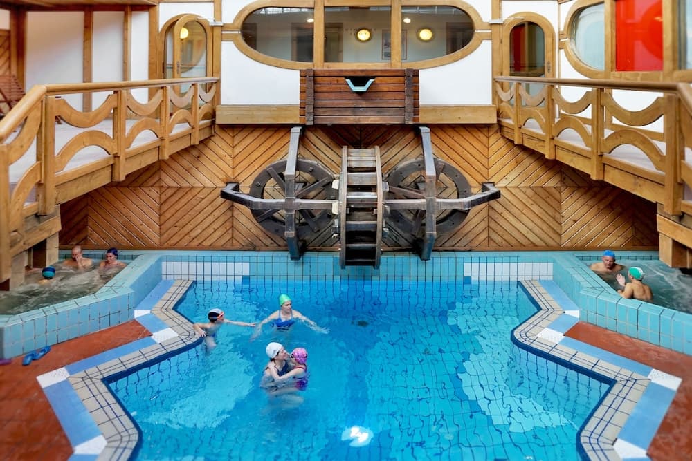 Pool waterfall