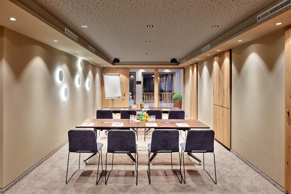 Meeting facility
