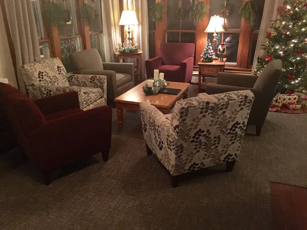 Lobby lounge