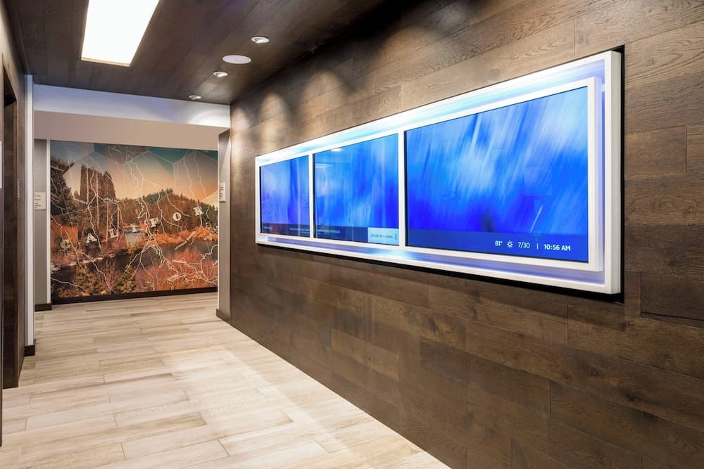 Lobby lounge