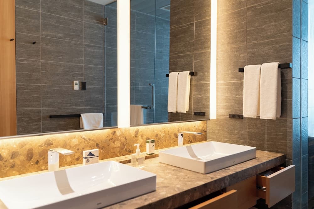 Bathroom sink