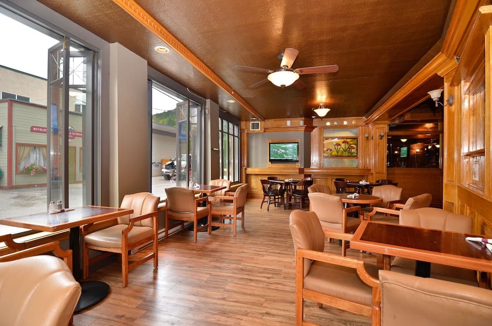 Sports bar