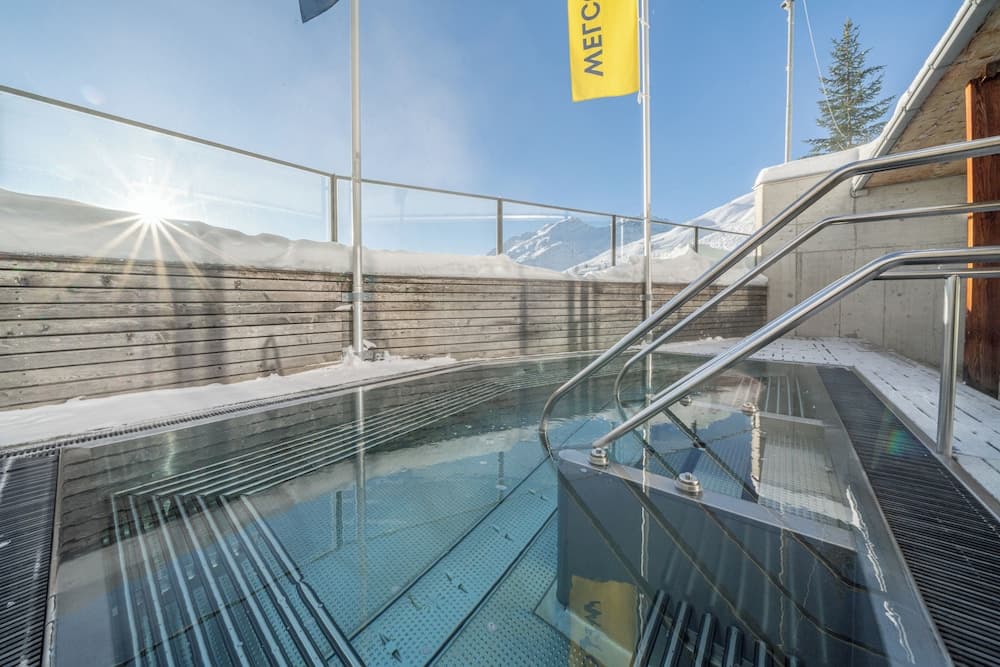 Private spa tub