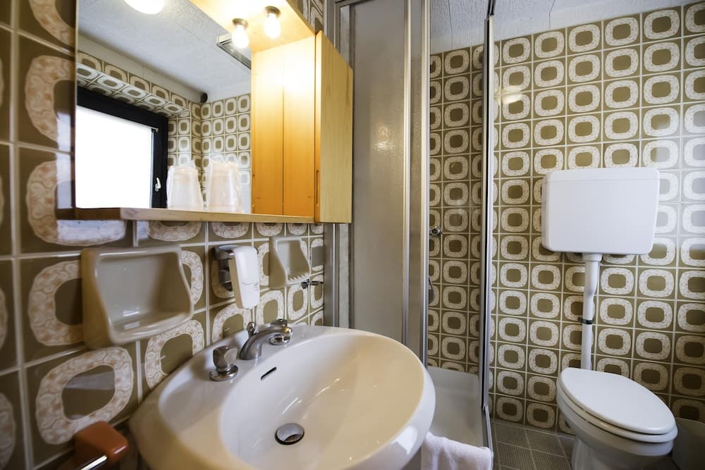 Bathroom sink