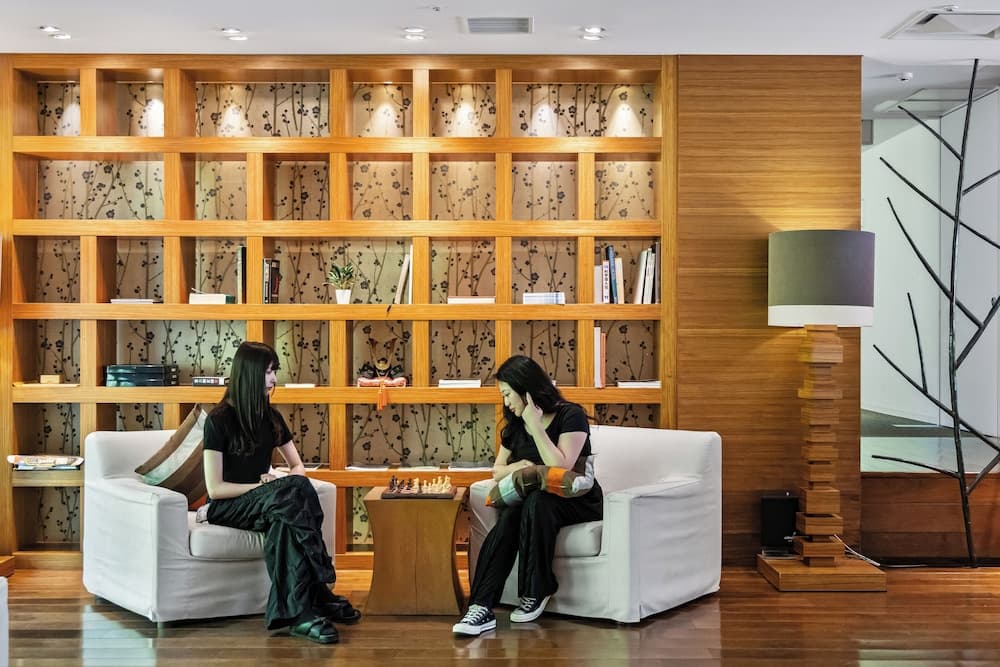 Lobby lounge