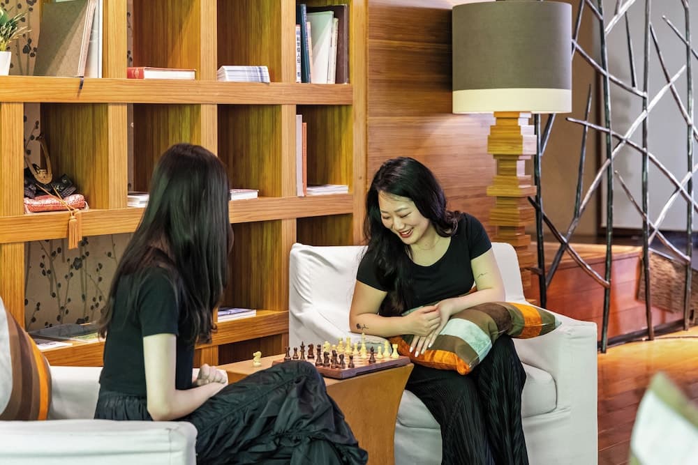 Lobby lounge