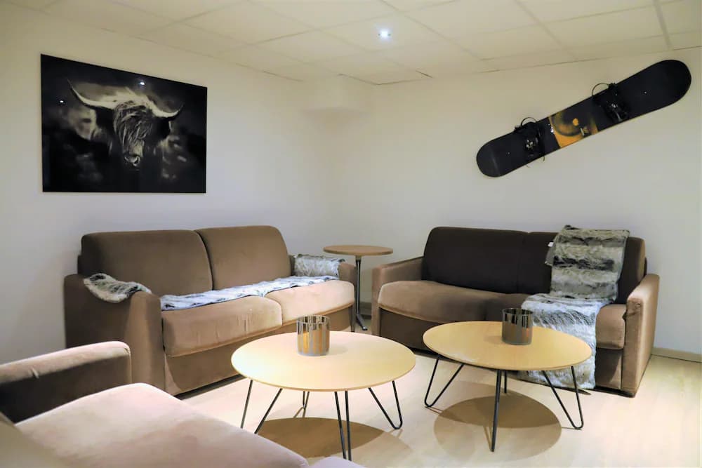 Lobby lounge