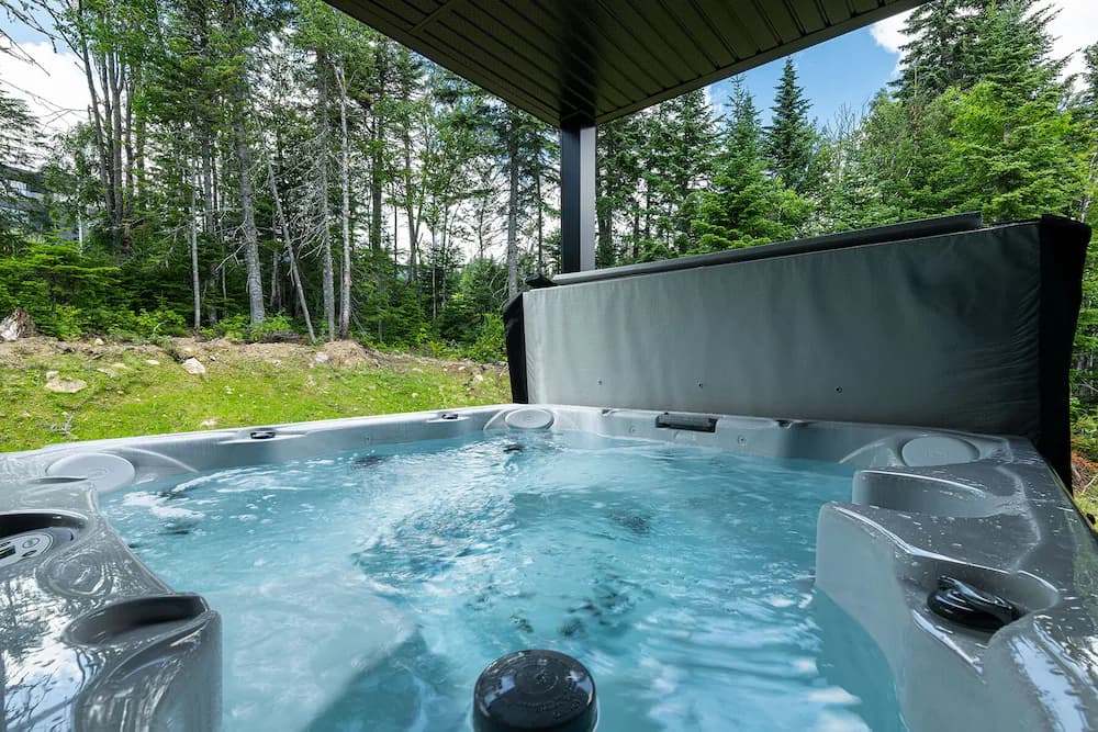 Private spa tub