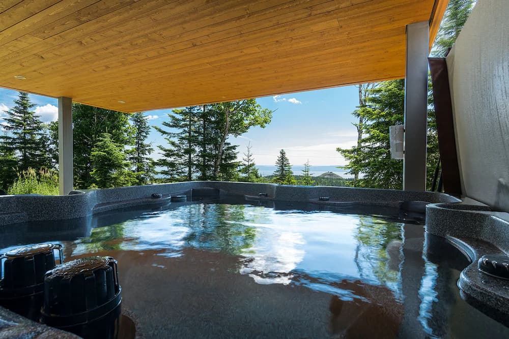 Private spa tub