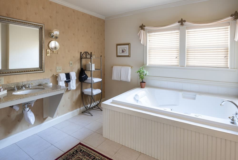 Jetted tub