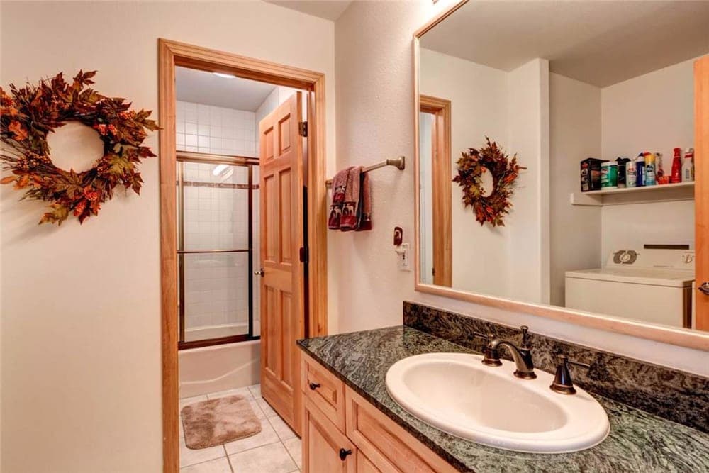 Bathroom sink