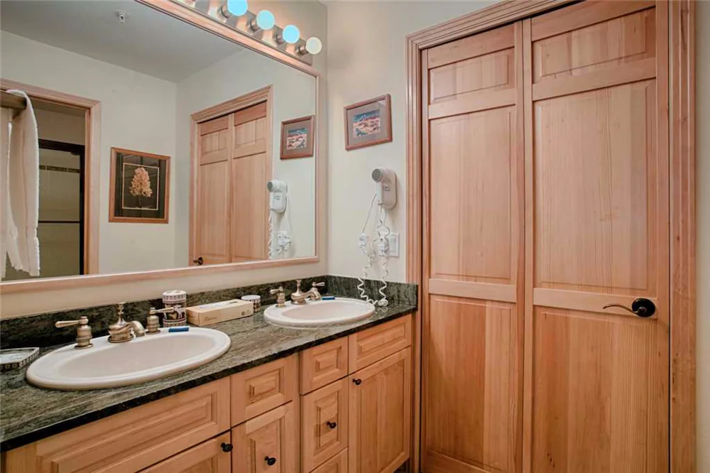 Bathroom sink