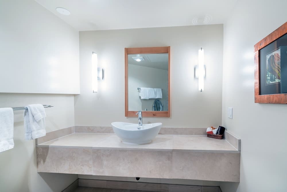 Bathroom sink
