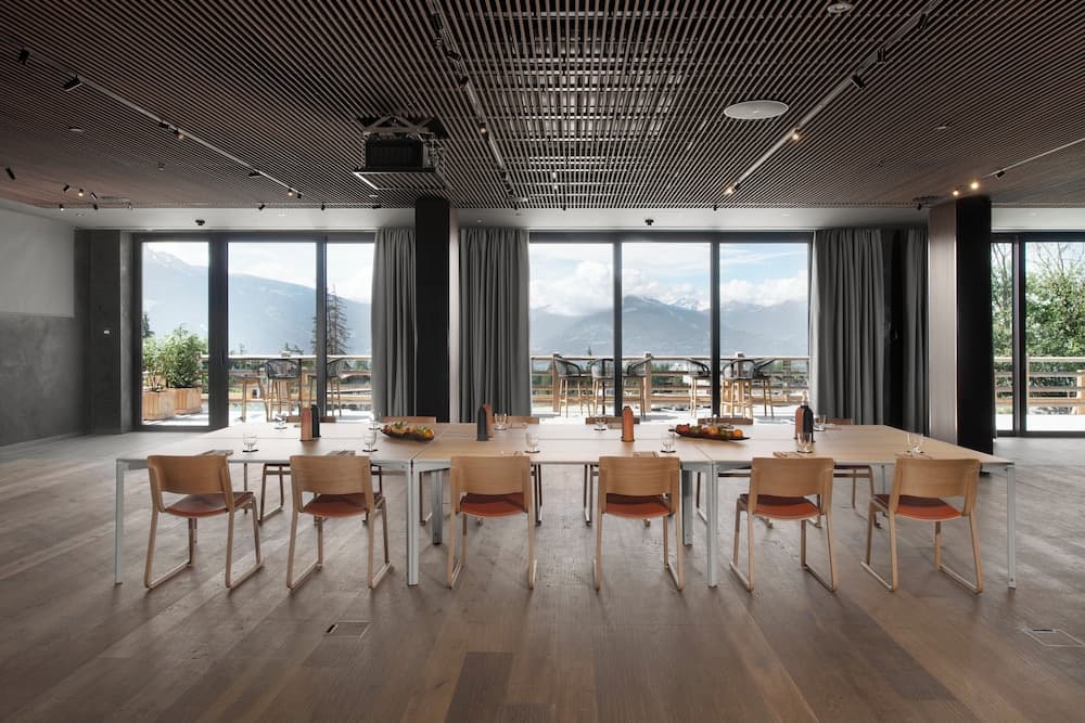 Banquet hall