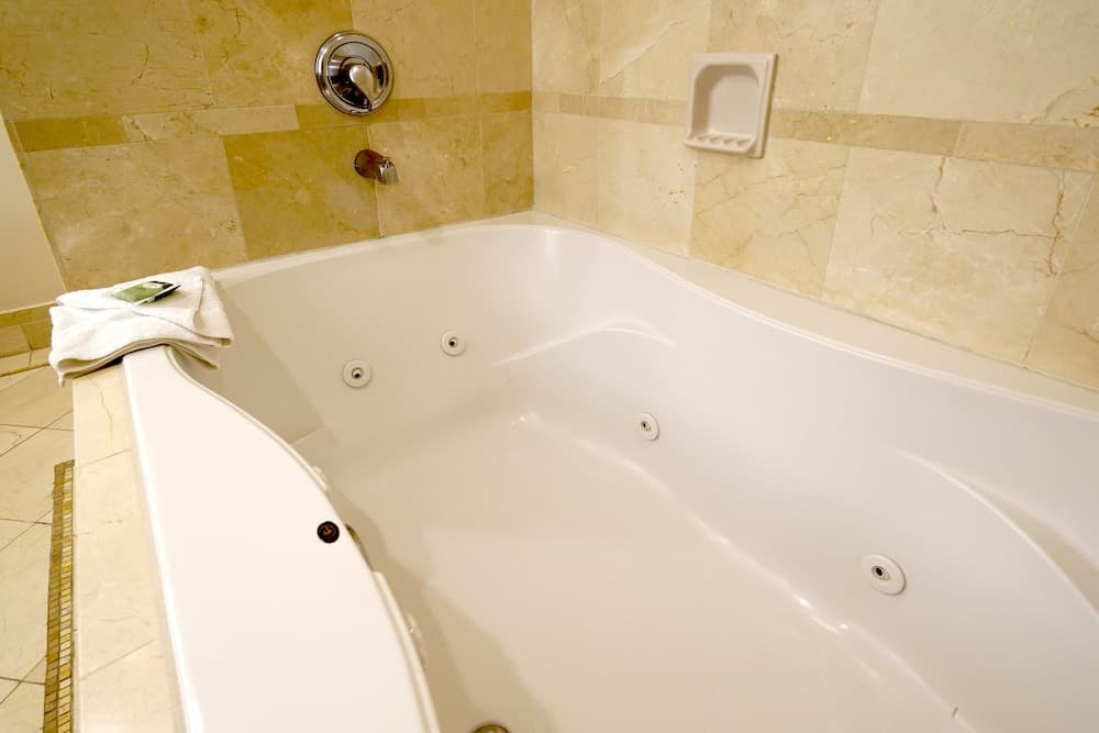 Jetted tub