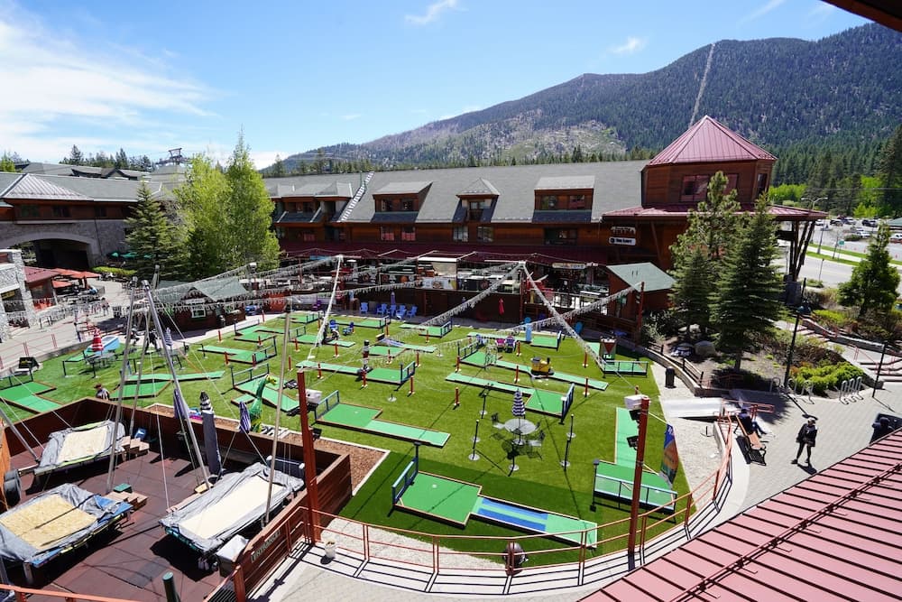 Mini-golf