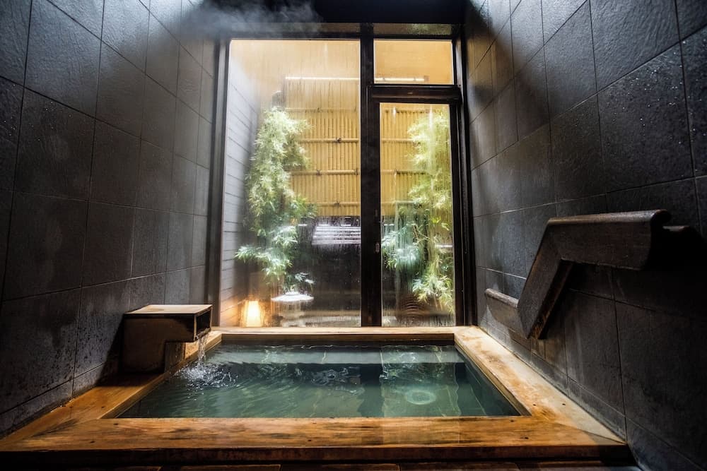 Private spa tub