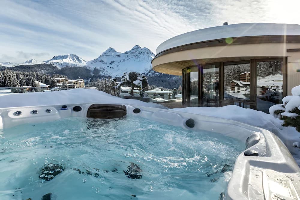 Private spa tub
