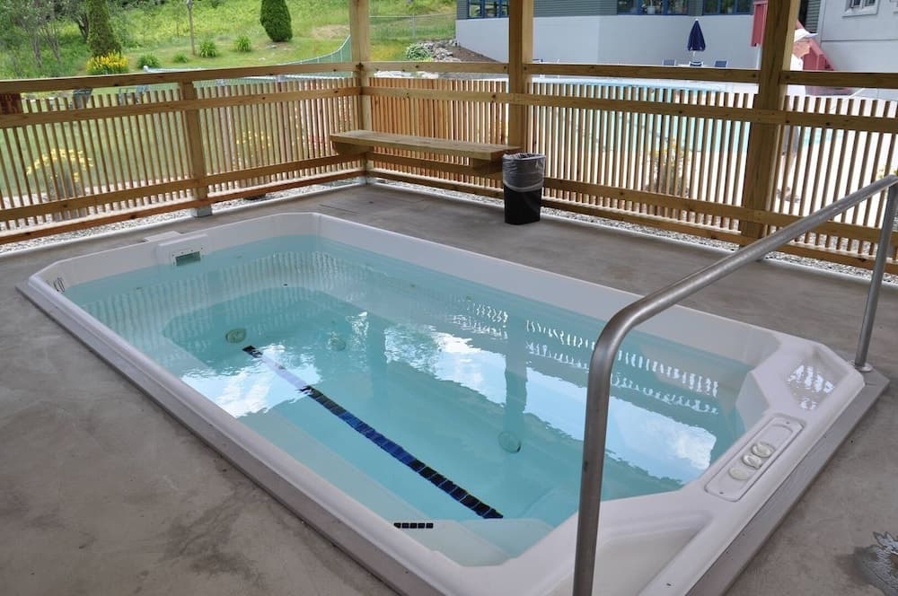 Private spa tub