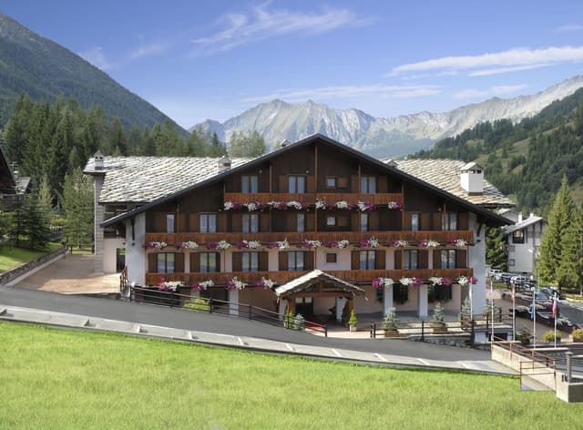 Lobby of Hotel de Champoluc