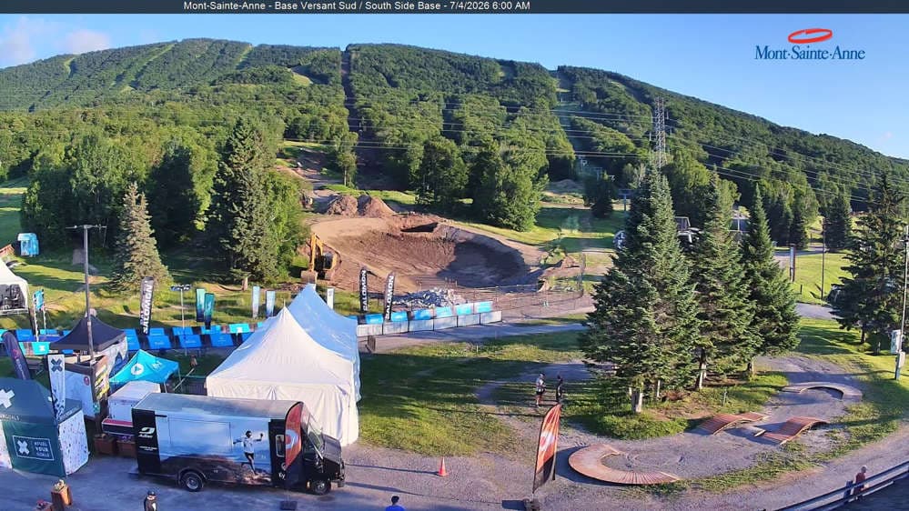 Mont Sainte-Anne - Base Versant Sud | South view Webcam