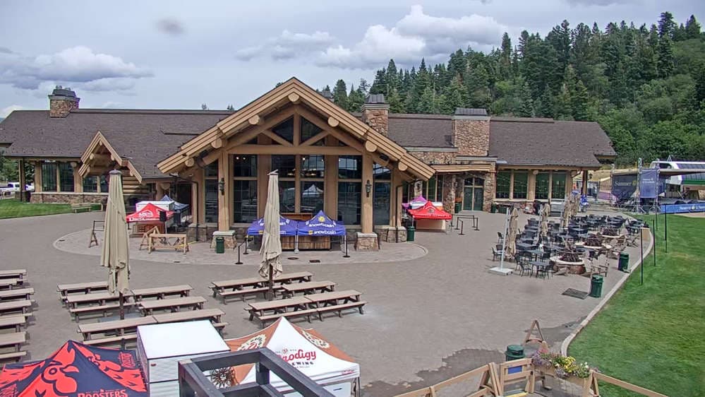 Earl's Plaza